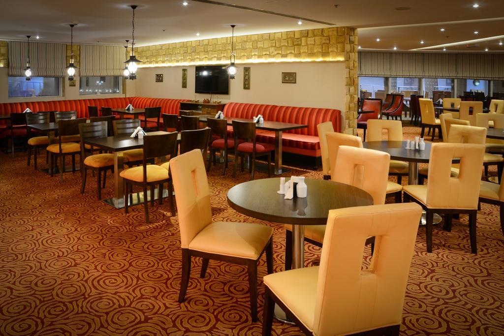 Golden Ocean Hotel Доха Екстериор снимка