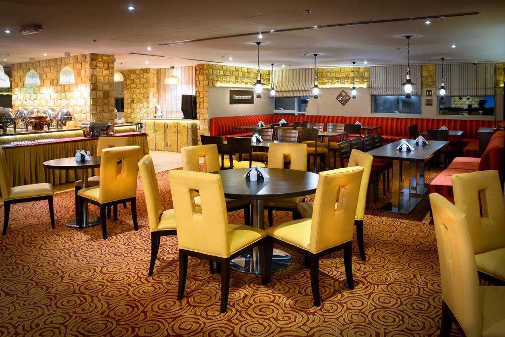 Golden Ocean Hotel Доха Екстериор снимка