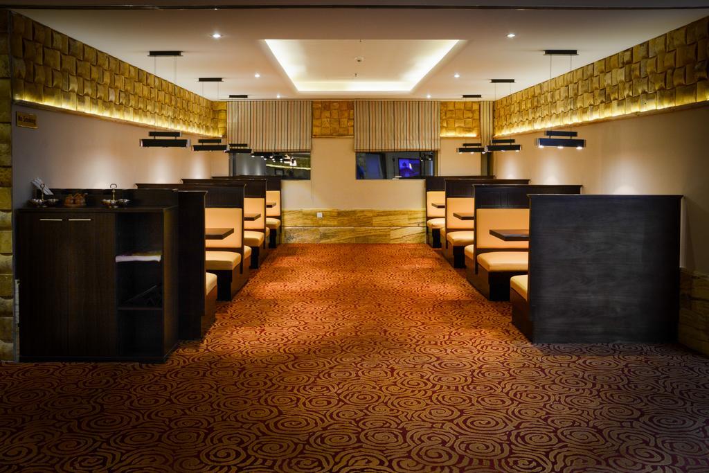Golden Ocean Hotel Доха Екстериор снимка
