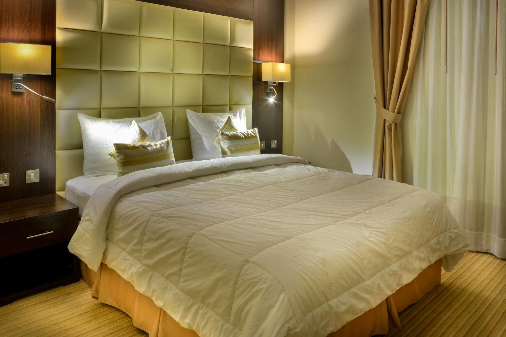 Golden Ocean Hotel Доха Екстериор снимка