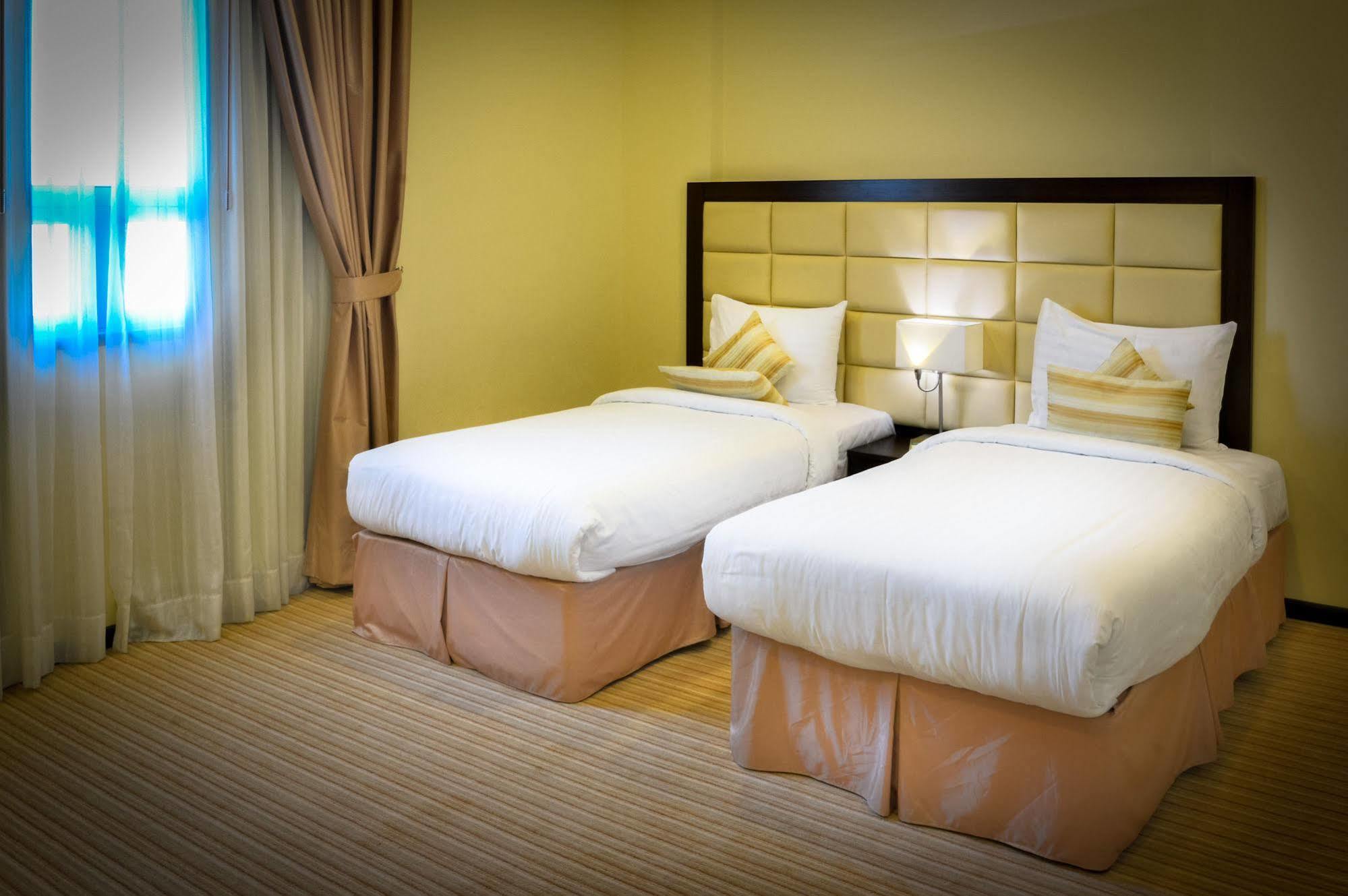 Golden Ocean Hotel Доха Екстериор снимка