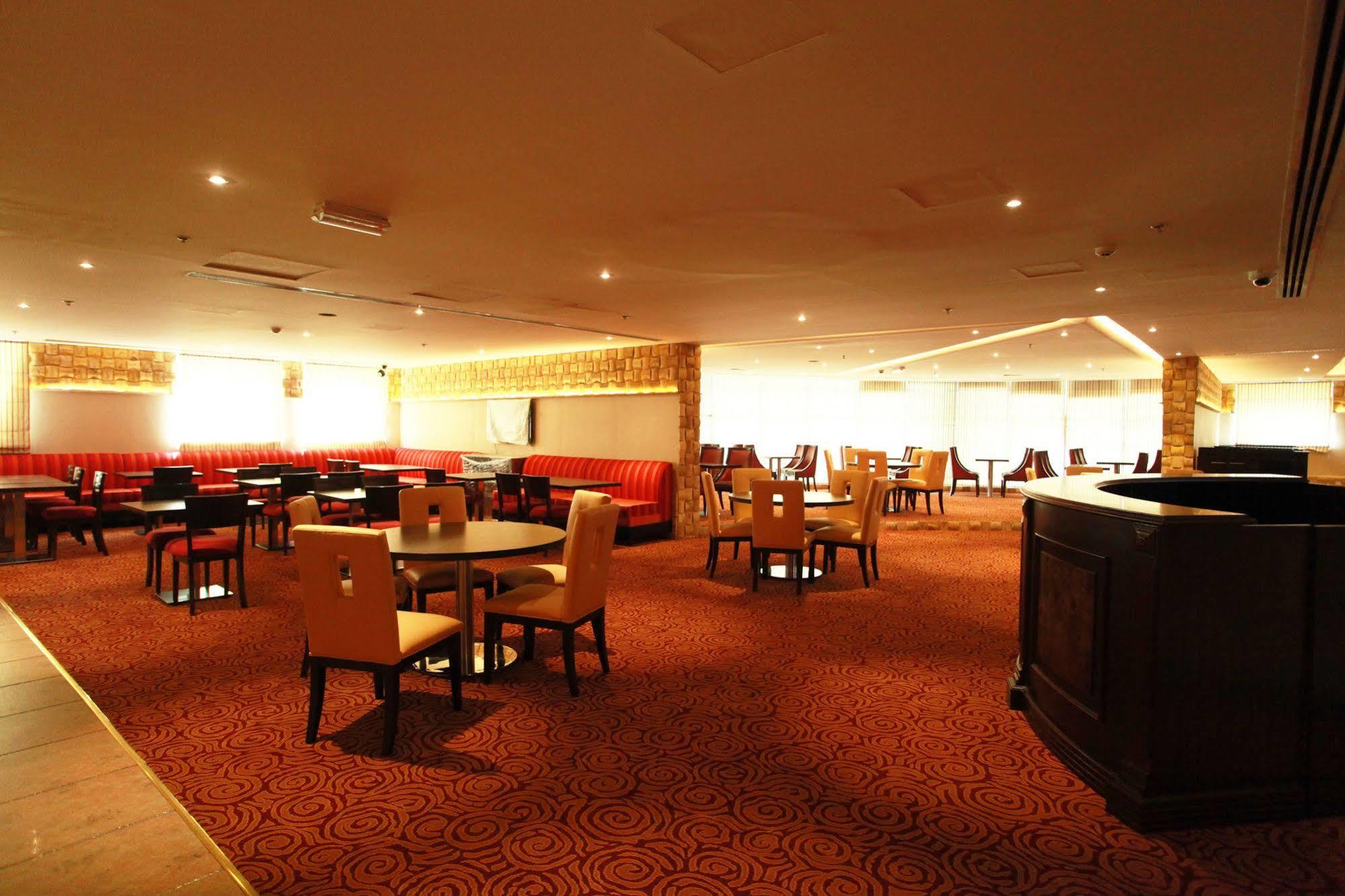 Golden Ocean Hotel Доха Екстериор снимка
