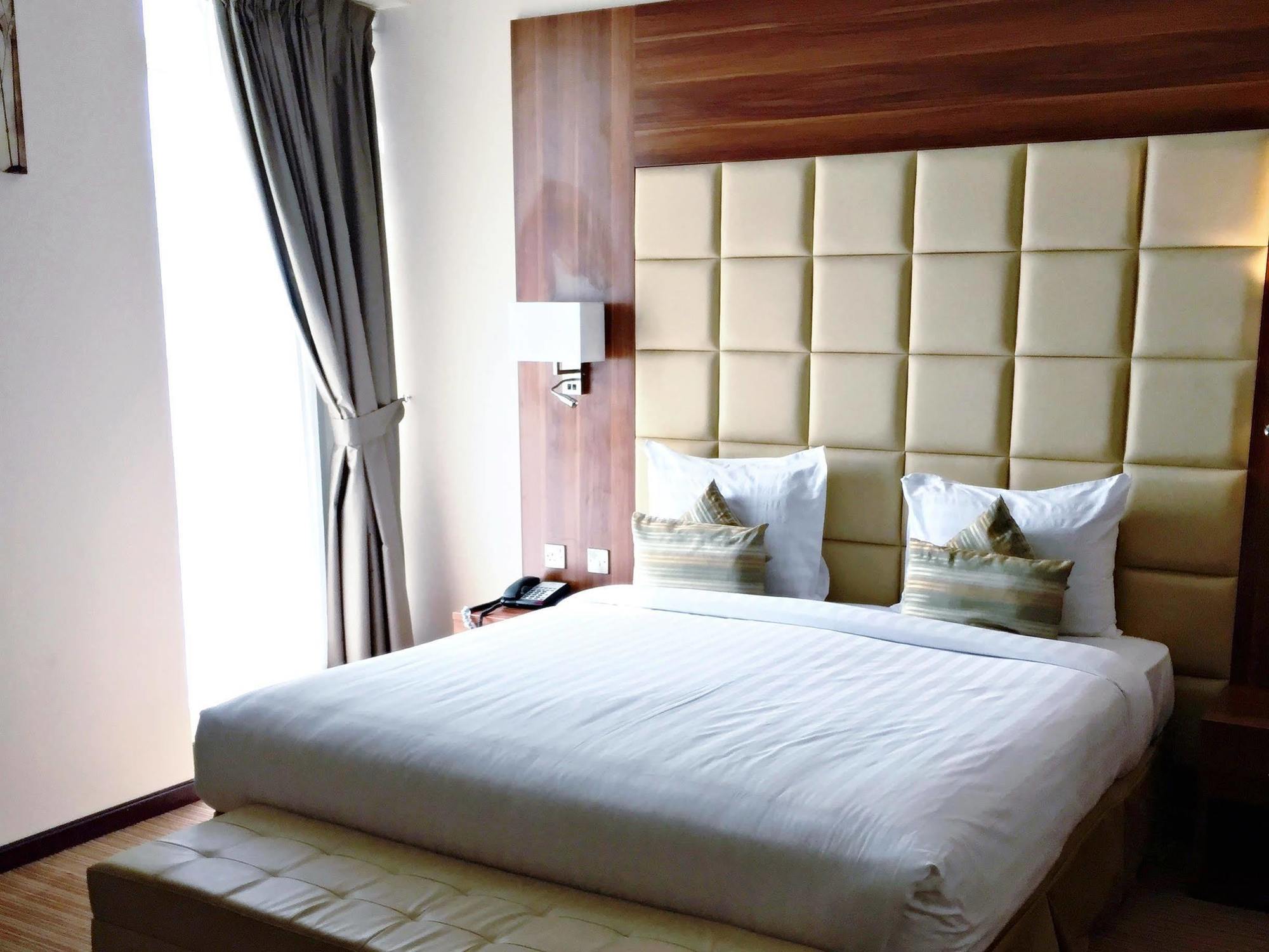 Golden Ocean Hotel Доха Екстериор снимка