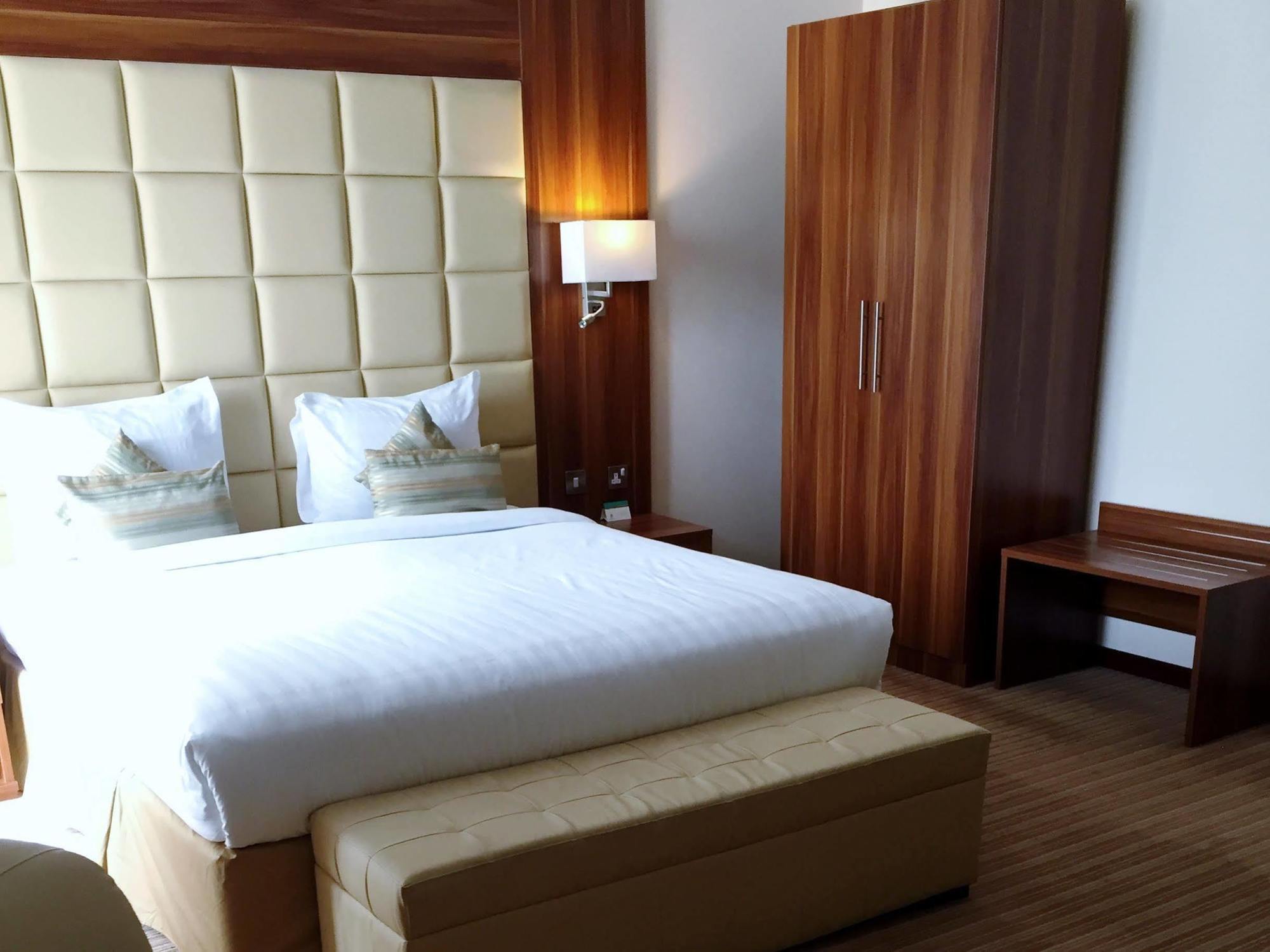 Golden Ocean Hotel Доха Екстериор снимка