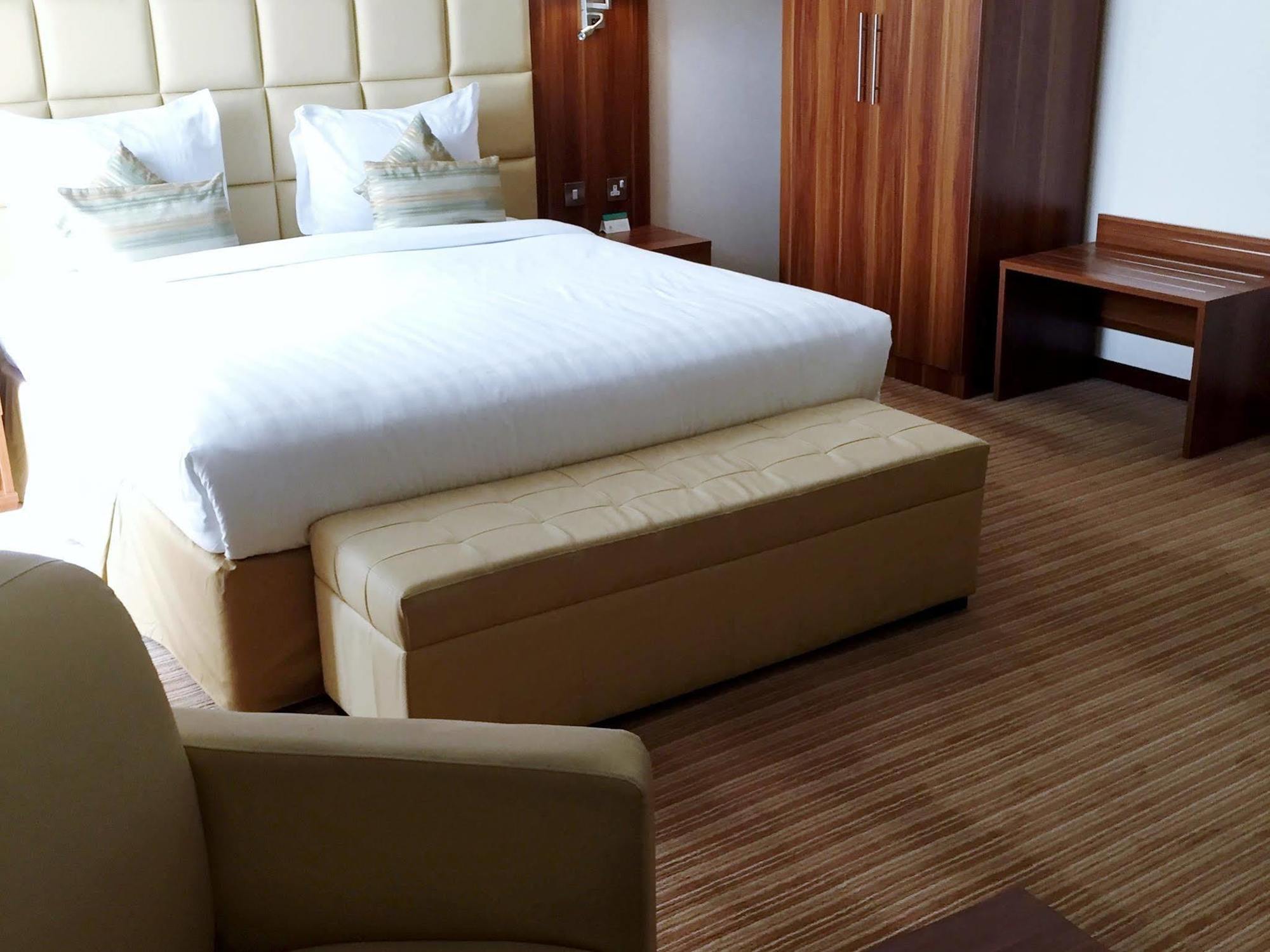 Golden Ocean Hotel Доха Екстериор снимка