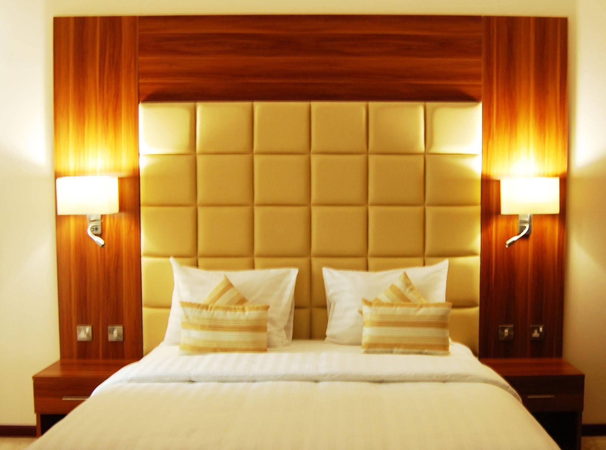 Golden Ocean Hotel Доха Екстериор снимка