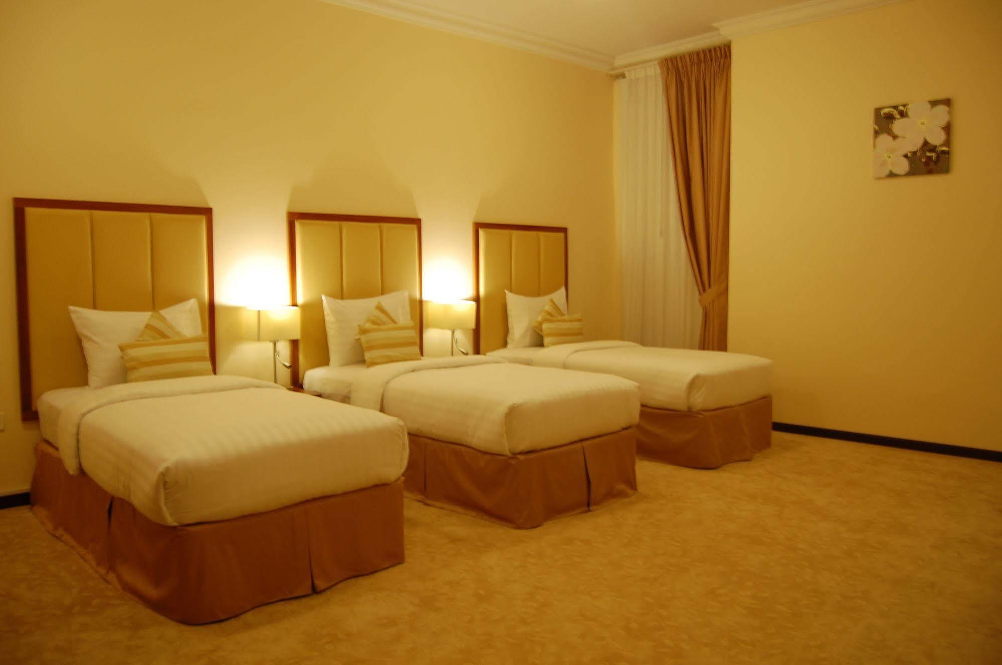 Golden Ocean Hotel Доха Екстериор снимка