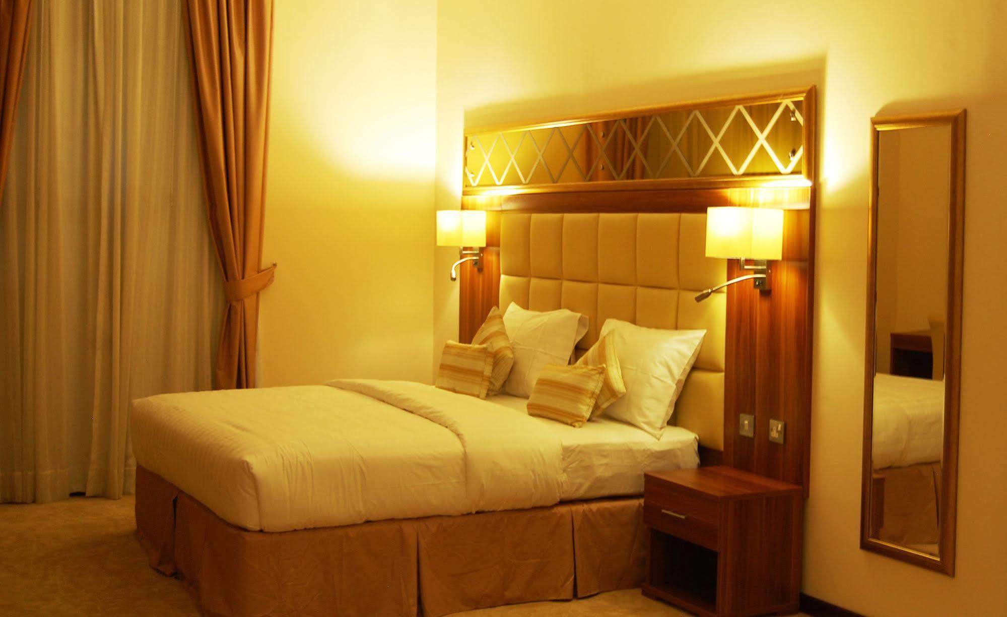Golden Ocean Hotel Доха Екстериор снимка