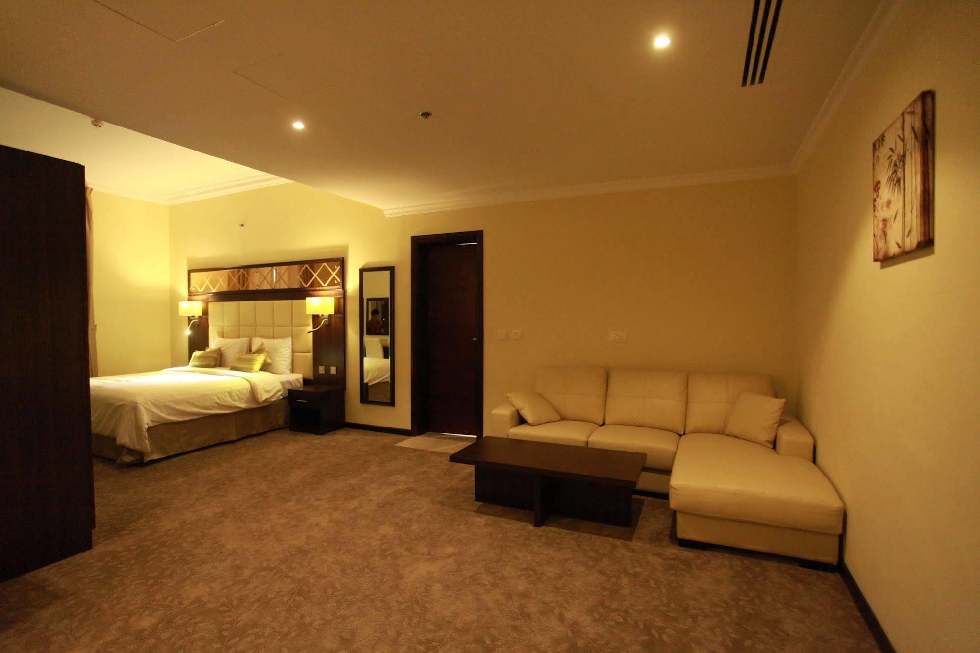Golden Ocean Hotel Доха Екстериор снимка
