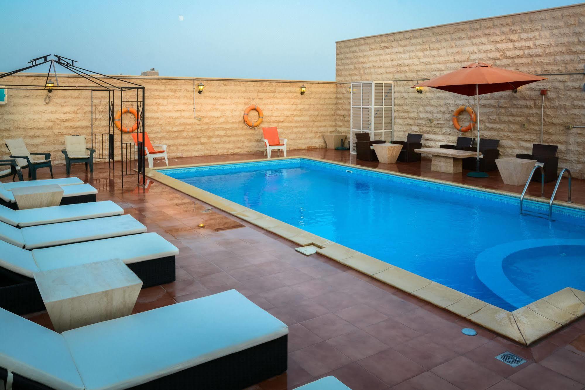 Golden Ocean Hotel Доха Екстериор снимка