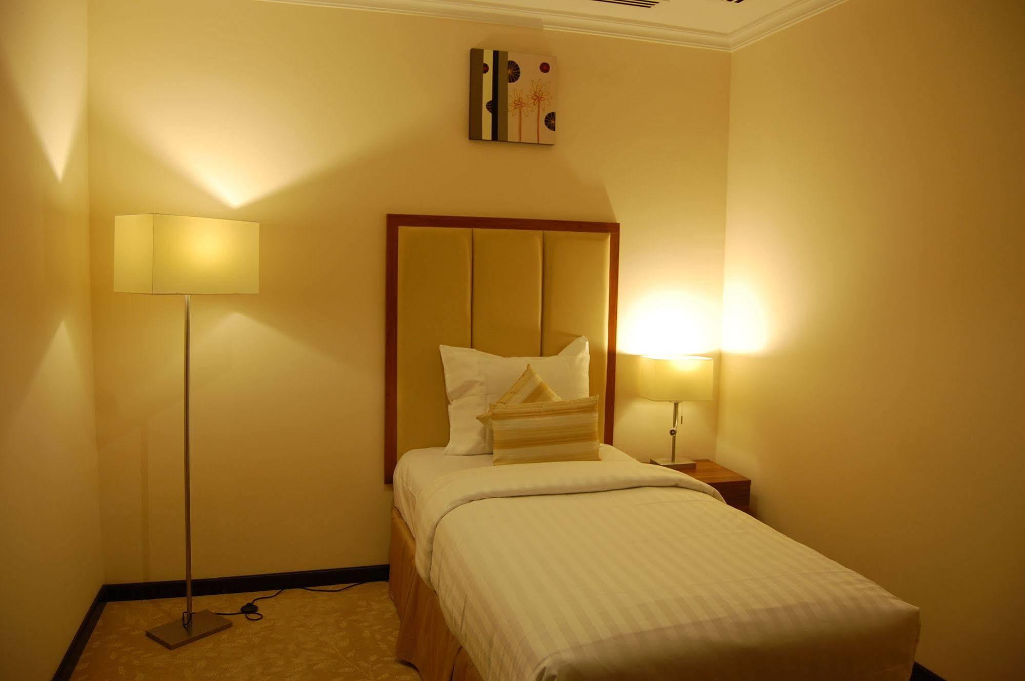 Golden Ocean Hotel Доха Екстериор снимка