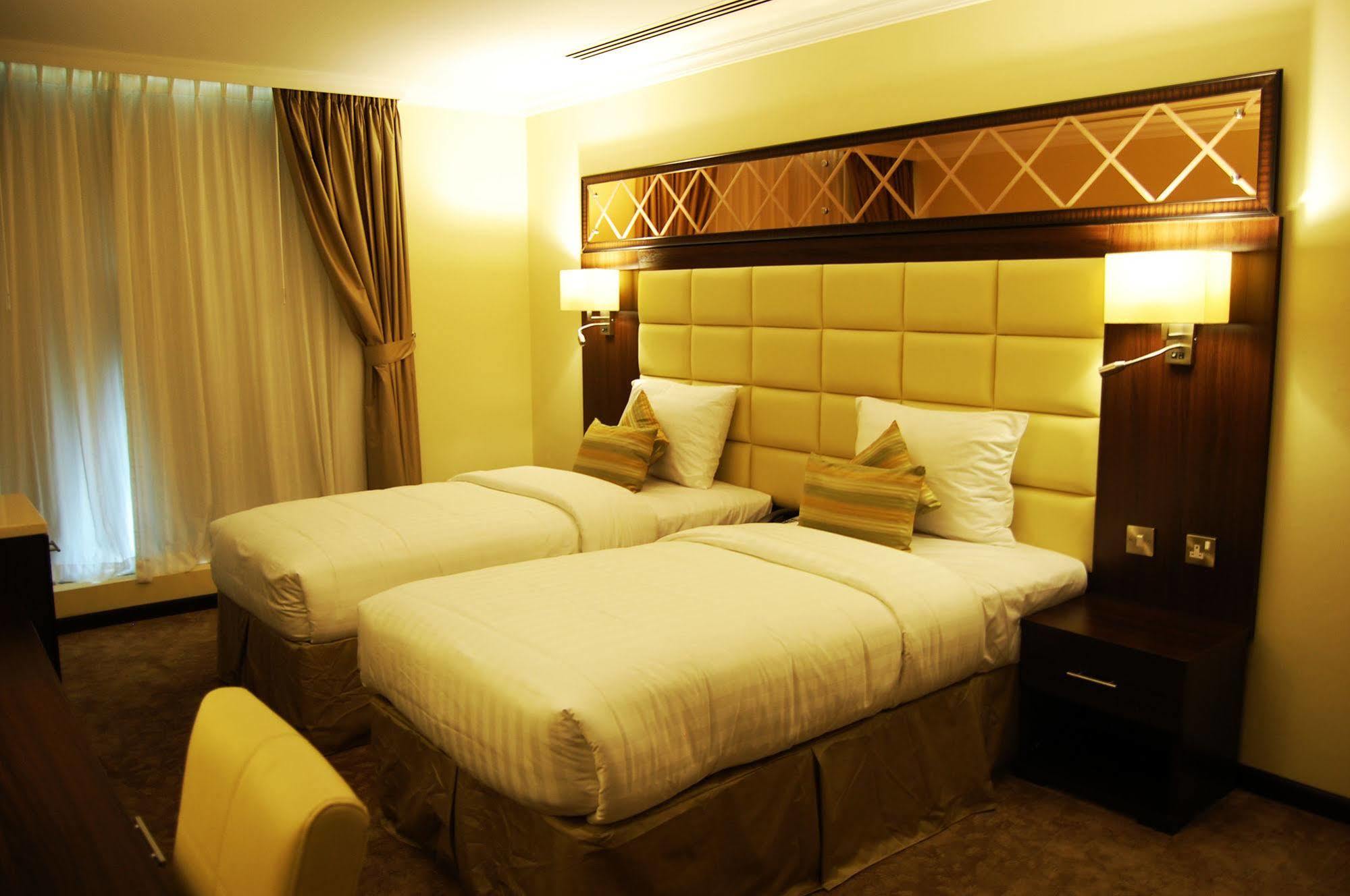 Golden Ocean Hotel Доха Екстериор снимка