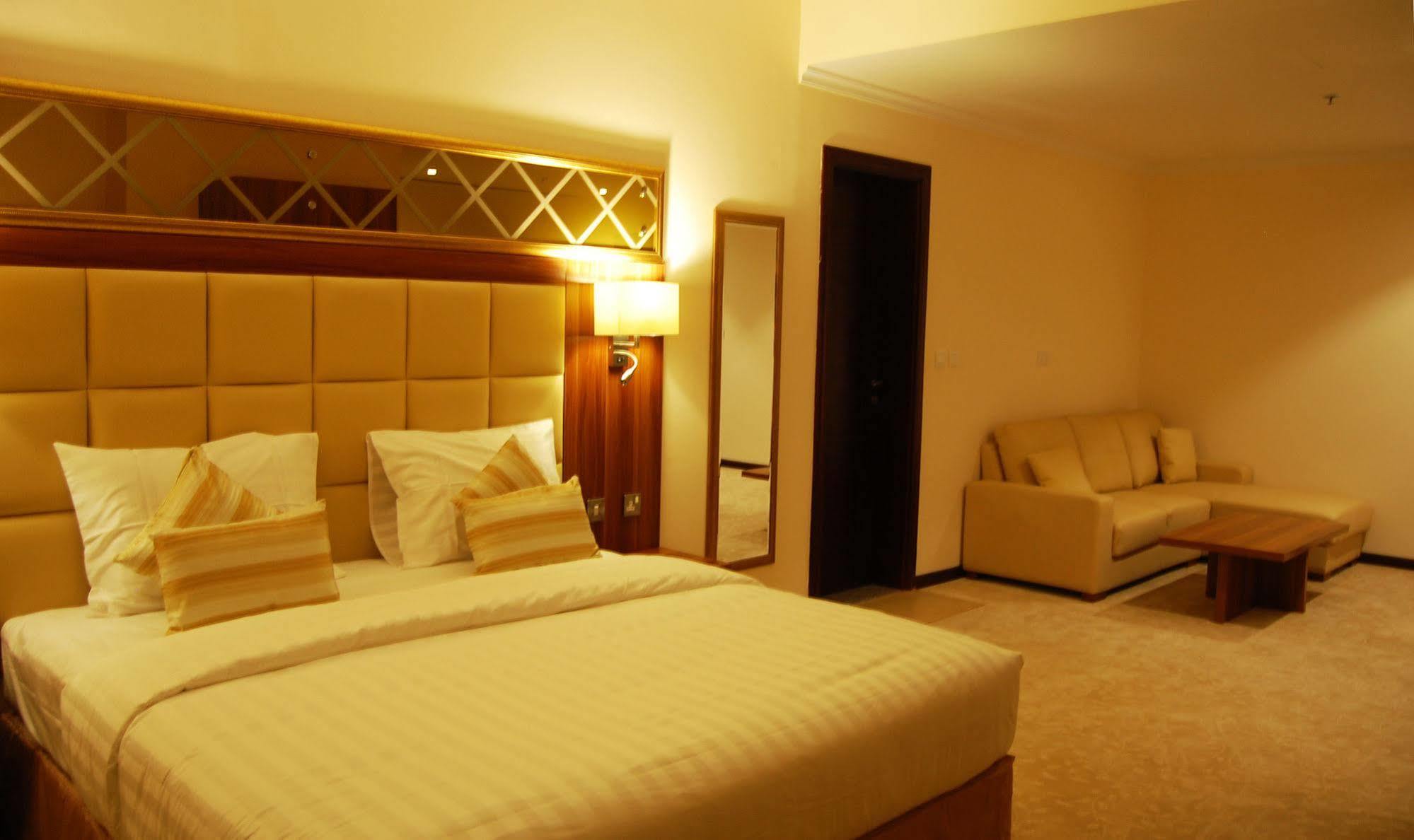 Golden Ocean Hotel Доха Екстериор снимка